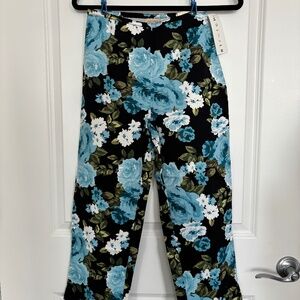 St. John's Bay Wide Leg Capri pants Blue, White, Green Floral, Size 4P *NWT*